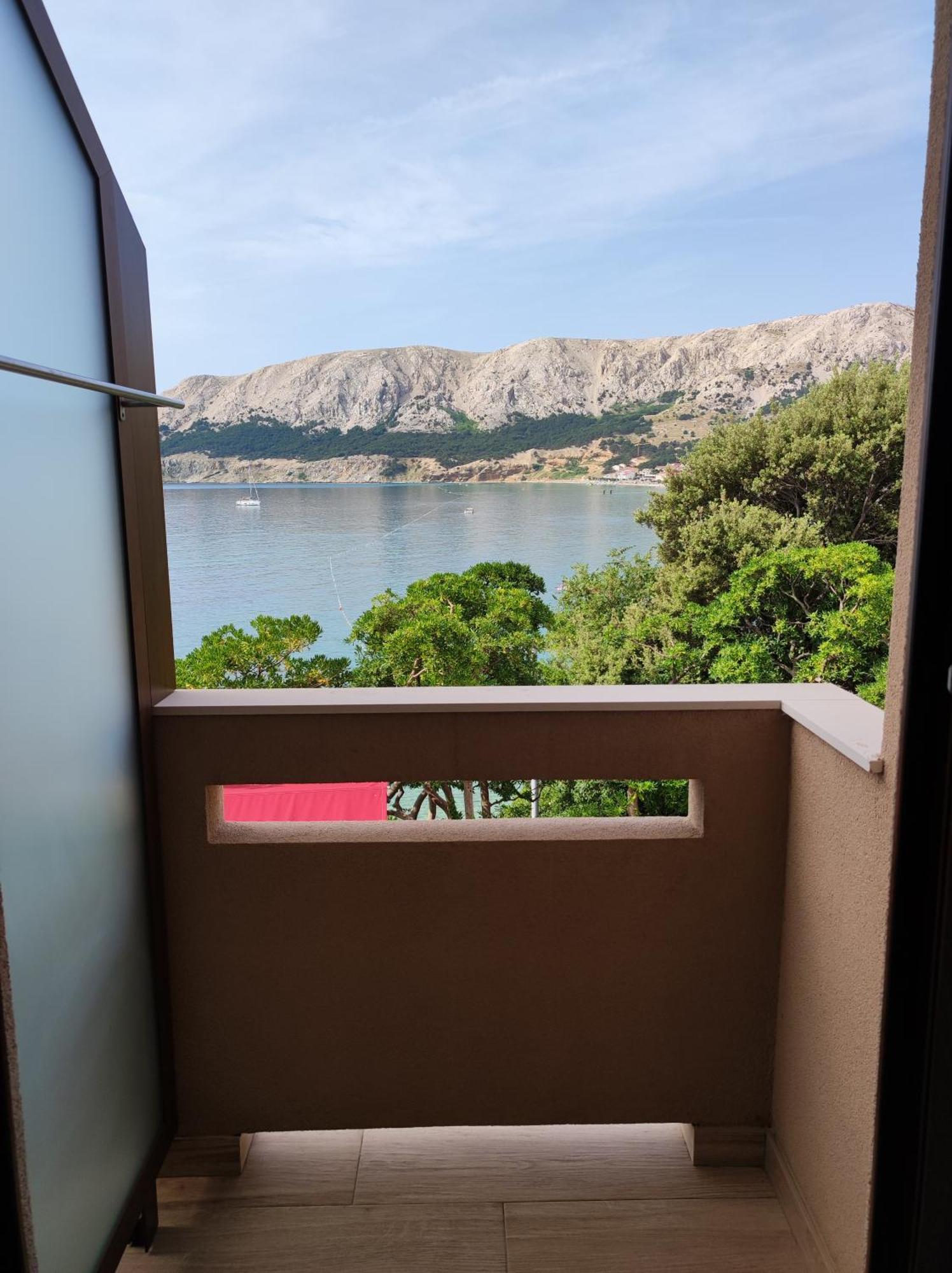 Apartments Krstulja Baška Стая снимка
