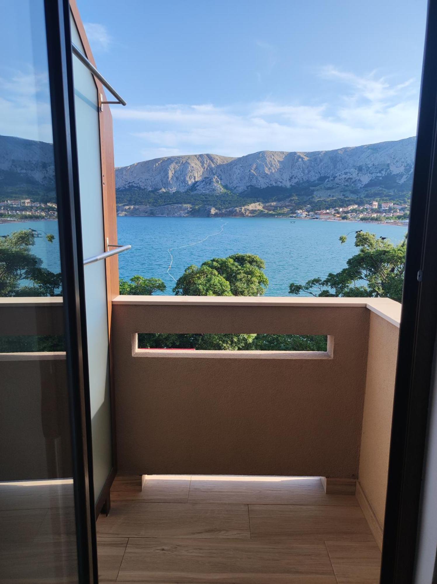 Apartments Krstulja Baška Стая снимка