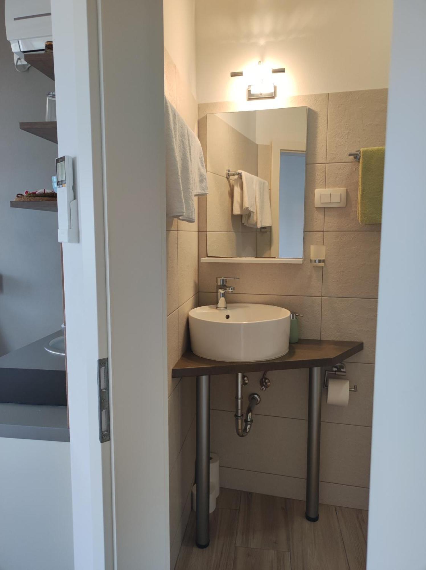 Apartments Krstulja Baška Стая снимка
