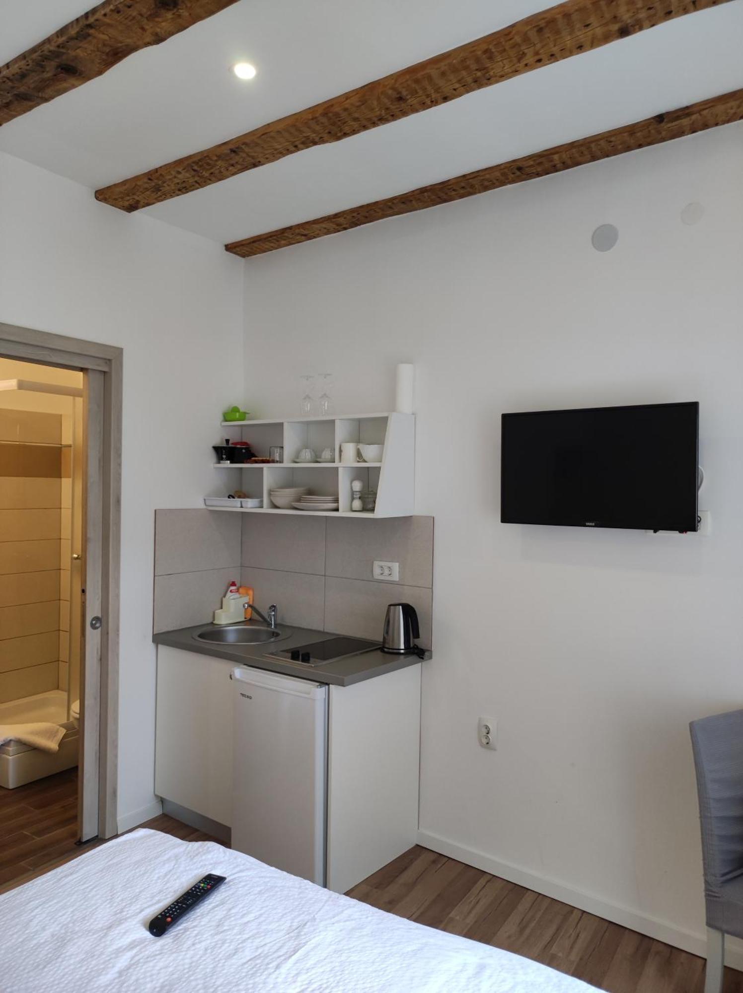 Apartments Krstulja Baška Стая снимка