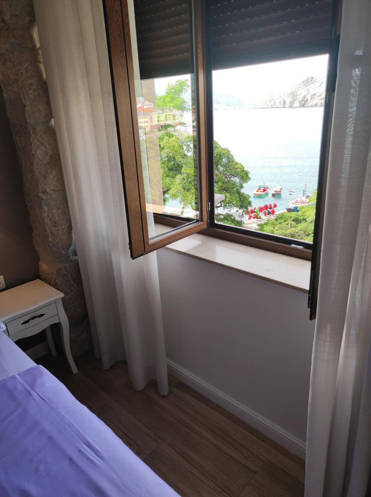 Apartments Krstulja Baška Стая снимка