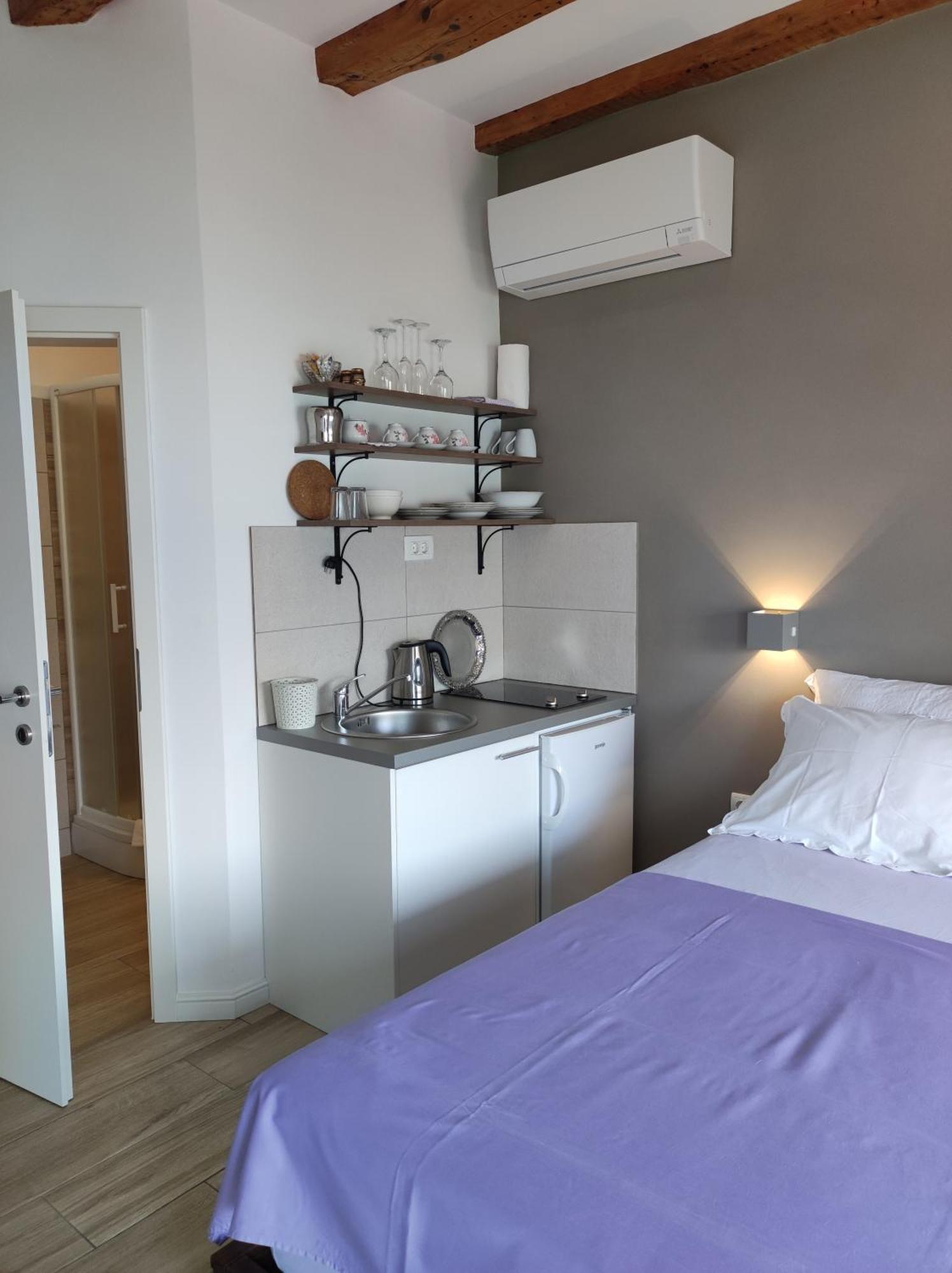 Apartments Krstulja Baška Стая снимка