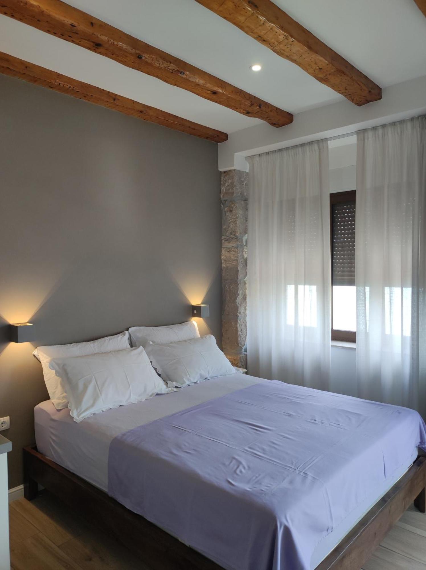 Apartments Krstulja Baška Стая снимка
