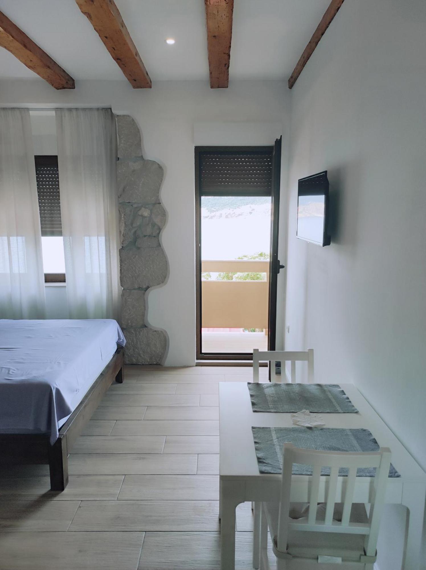 Apartments Krstulja Baška Стая снимка